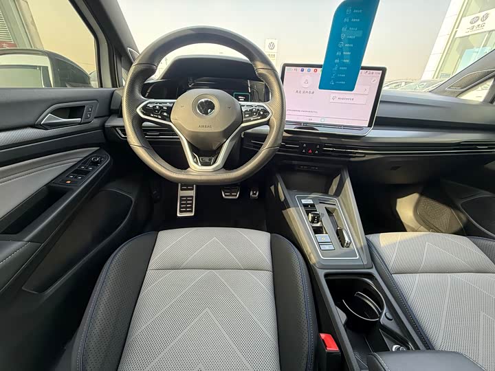 Фото 7 - Volkswagen Golf