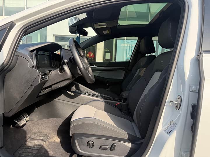 Фото 8 - Volkswagen Golf