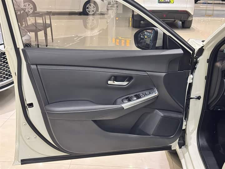 Фото 4 - Nissan Sylphy