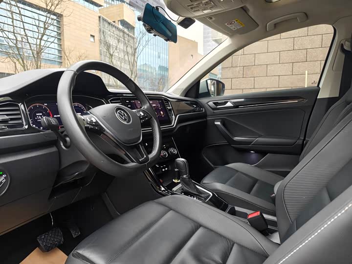 Фото 5 - Volkswagen T-Roc