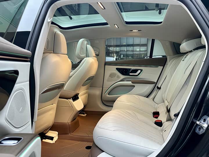 Фото 9 - Mercedes-Benz EQS