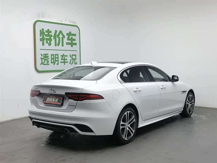 Фото 2 - Jaguar XE L