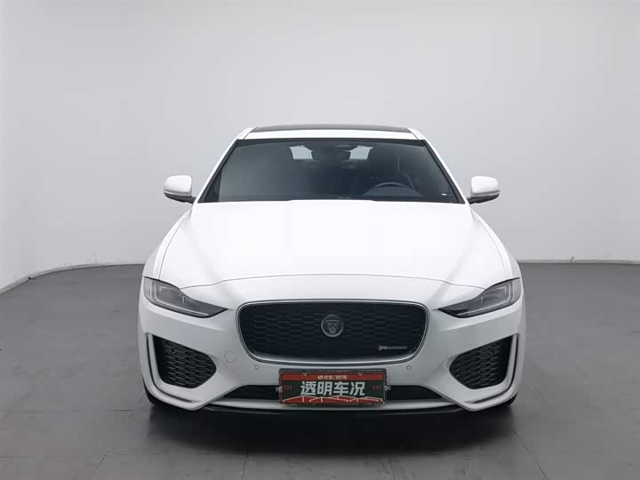 Фото 3 - Jaguar XE L