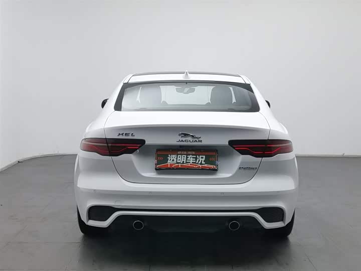 Фото 4 - Jaguar XE L