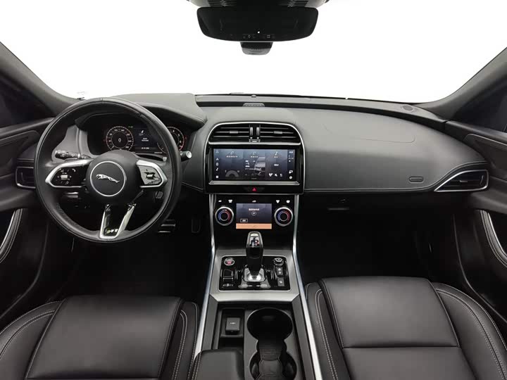 Фото 5 - Jaguar XE L