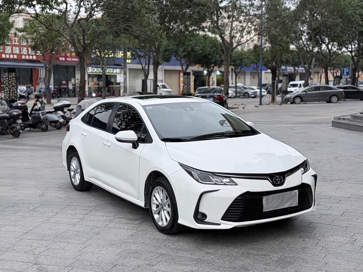 Фото 3 - Toyota Corolla