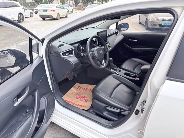 Фото 4 - Toyota Corolla