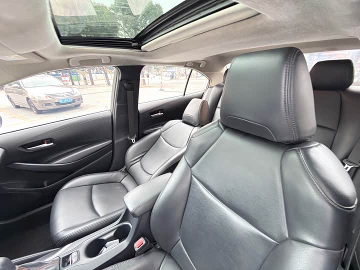 Фото 6 - Toyota Corolla