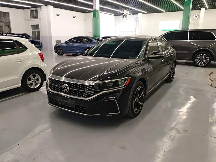 Фото 1 - Volkswagen Passat