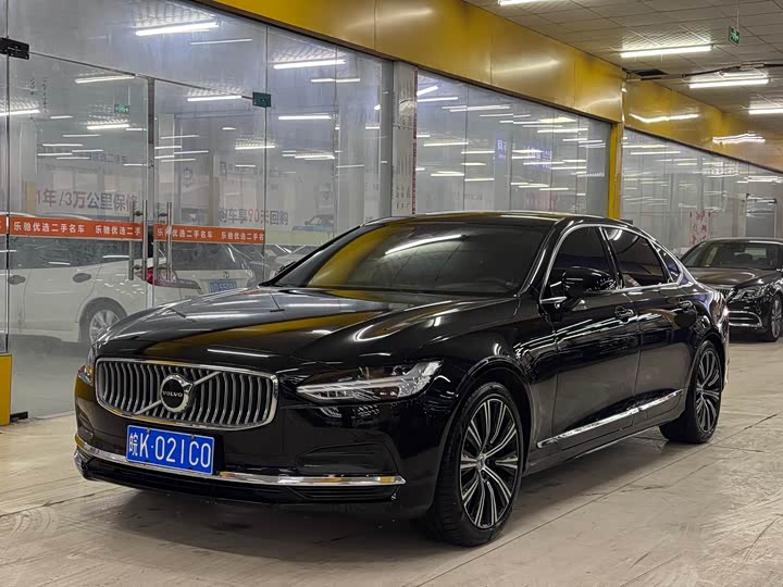 Фото 1 - Volvo S90