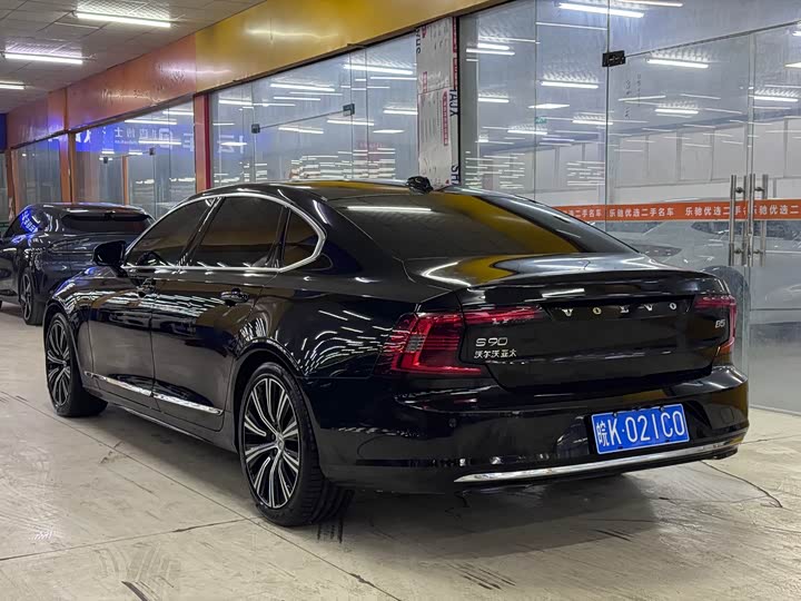 Фото 9 - Volvo S90
