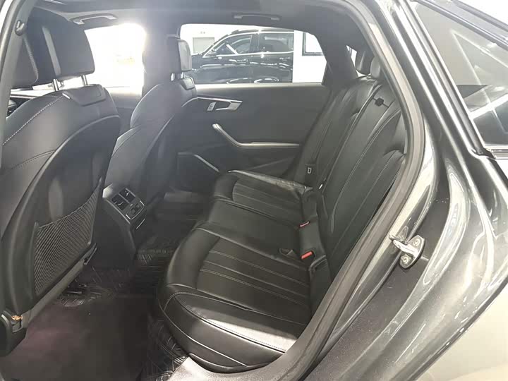 Фото 2 - Audi A4L