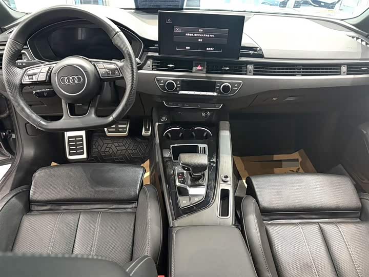 Фото 5 - Audi A4L