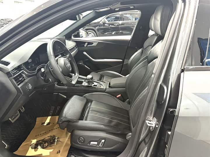 Фото 6 - Audi A4L