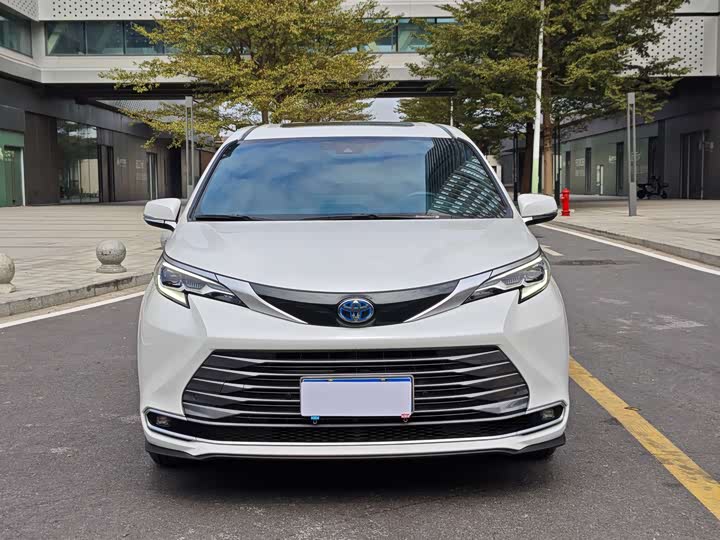 Фото 2 - Toyota Sienna