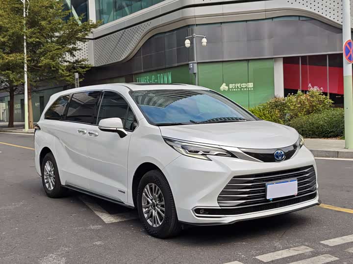 Фото 3 - Toyota Sienna