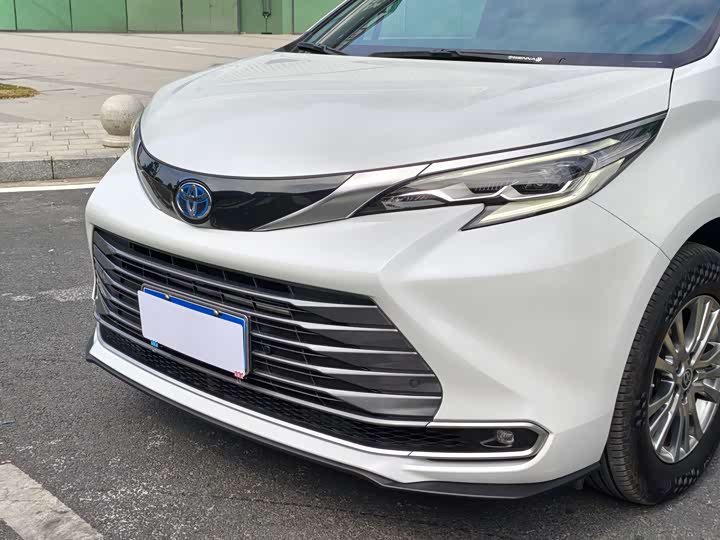 Фото 4 - Toyota Sienna