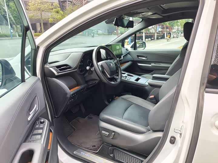 Фото 5 - Toyota Sienna