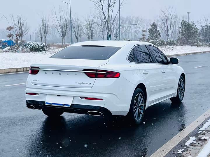 Фото 7 - Geely Preface