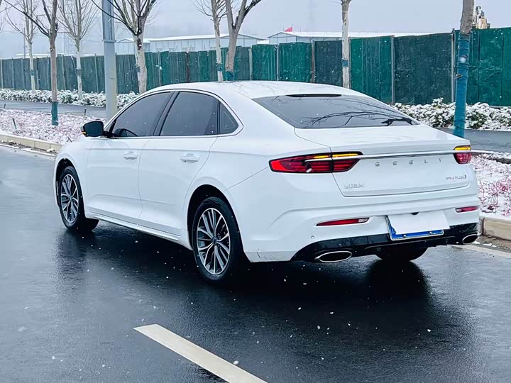 Фото 9 - Geely Preface