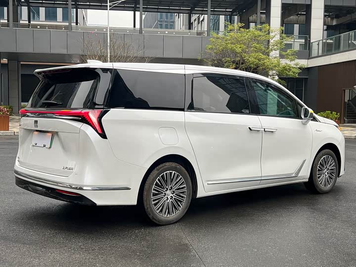 Фото 7 - Buick GL8 Hybrid