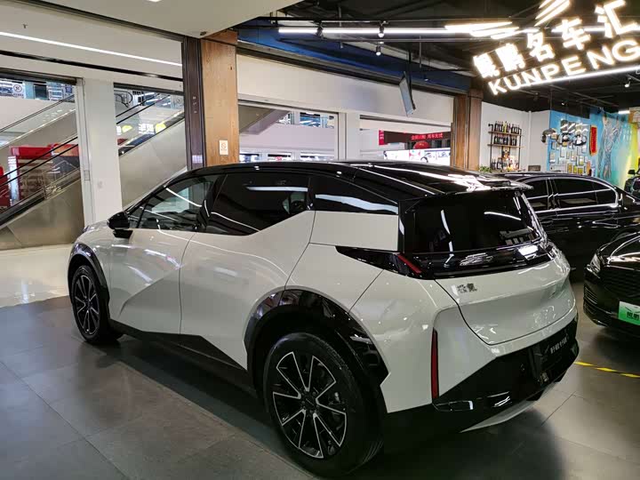 Фото 3 - Zeekr X