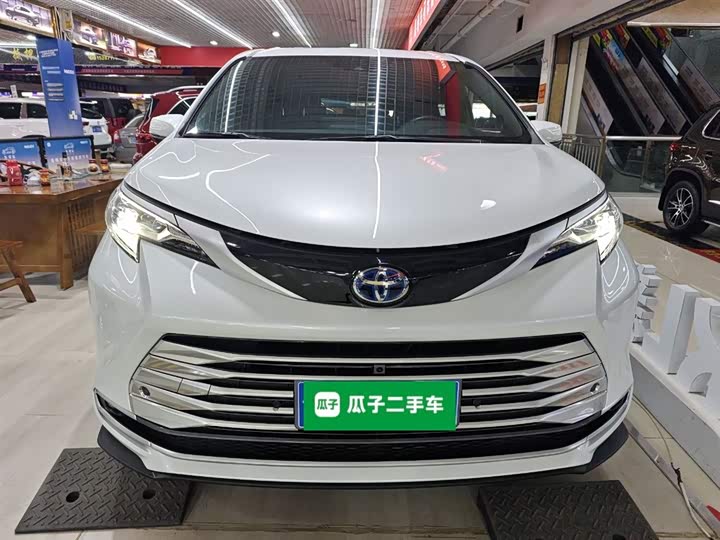 Фото 3 - Toyota Sienna