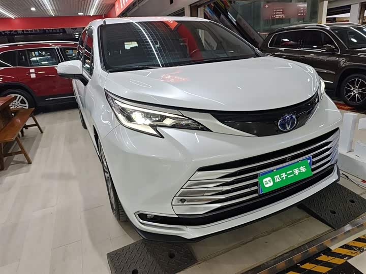 Фото 4 - Toyota Sienna