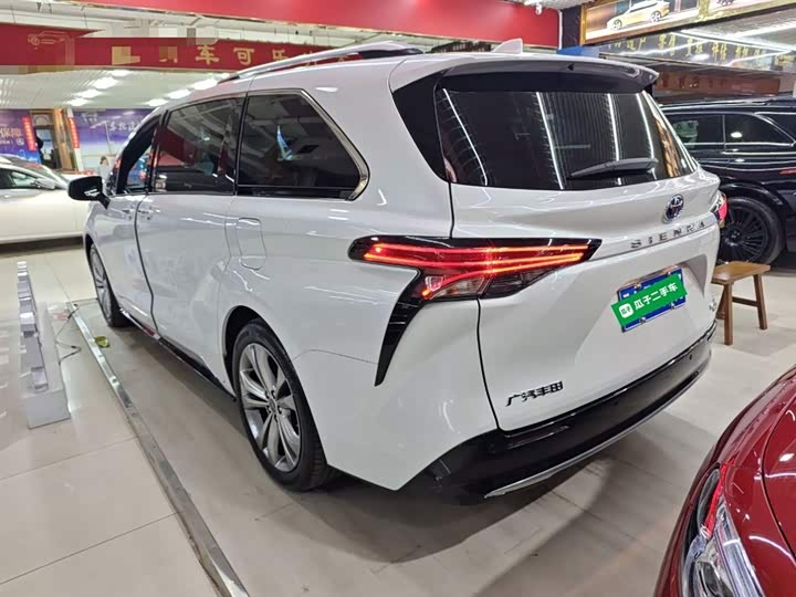 Фото 5 - Toyota Sienna
