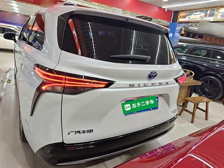 Фото 6 - Toyota Sienna