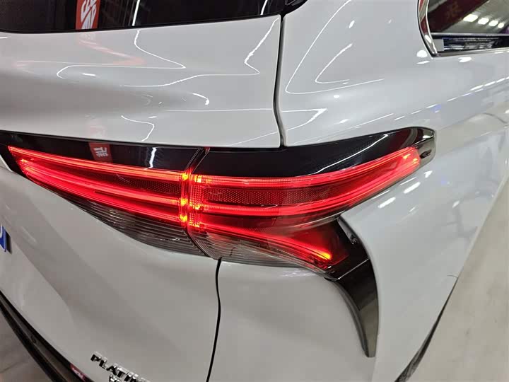 Фото 8 - Toyota Sienna