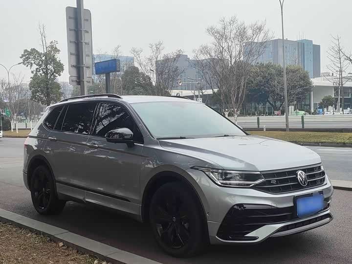 Фото 3 - Volkswagen Tiguan L Pro