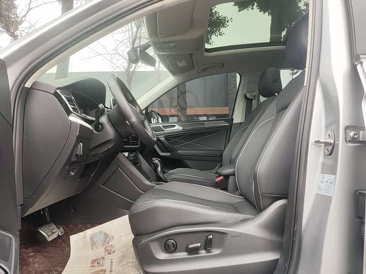 Фото 4 - Volkswagen Tiguan L Pro