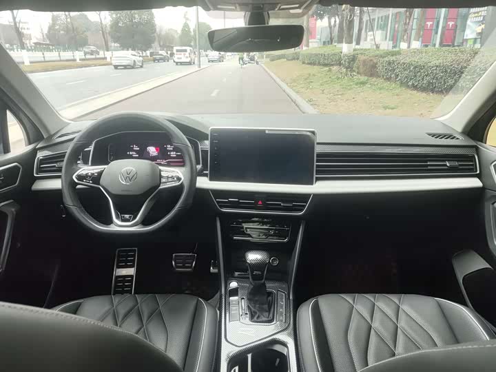 Фото 5 - Volkswagen Tiguan L Pro