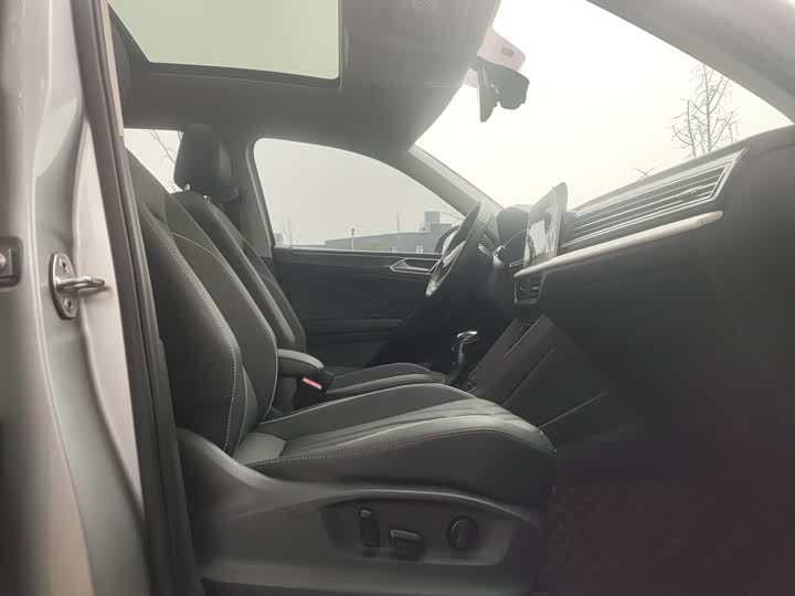 Фото 9 - Volkswagen Tiguan L Pro