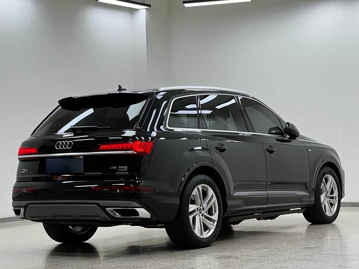 Фото 5 - Audi Q7