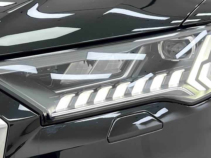 Фото 9 - Audi Q7