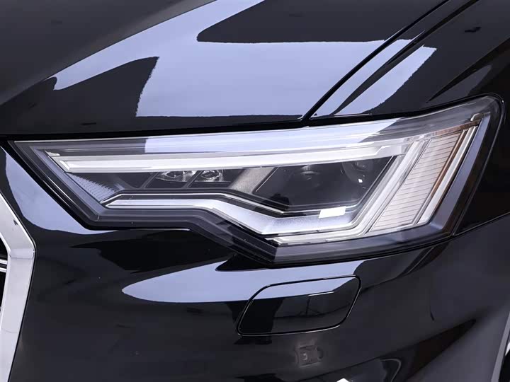 Фото 4 - Audi A6L