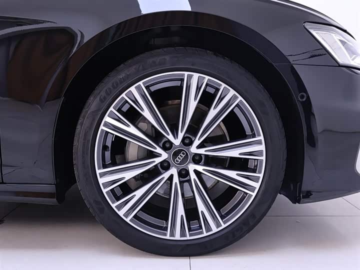 Фото 6 - Audi A6L