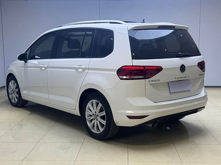 Фото 4 - Volkswagen Touran L