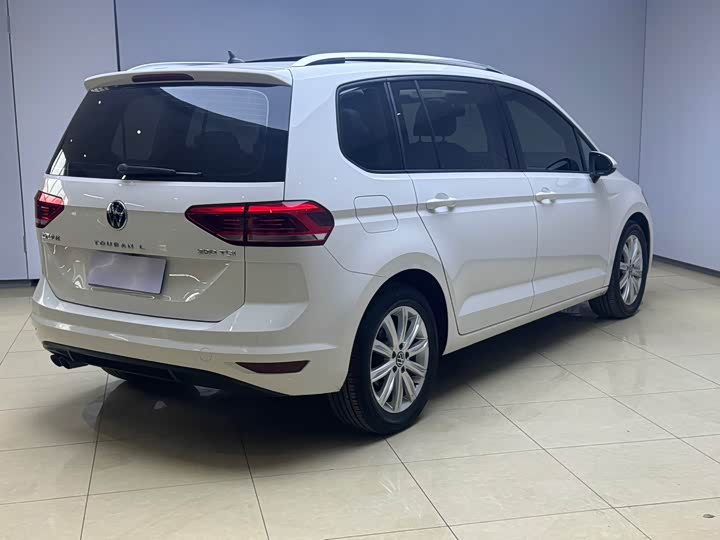 Фото 6 - Volkswagen Touran L