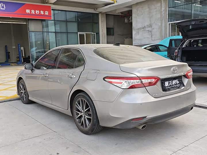 Фото 6 - Toyota Camry