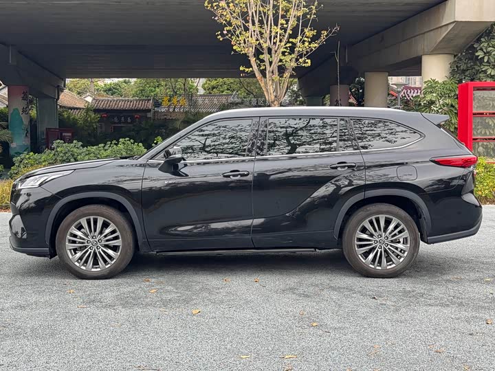 Фото 7 - Toyota Highlander