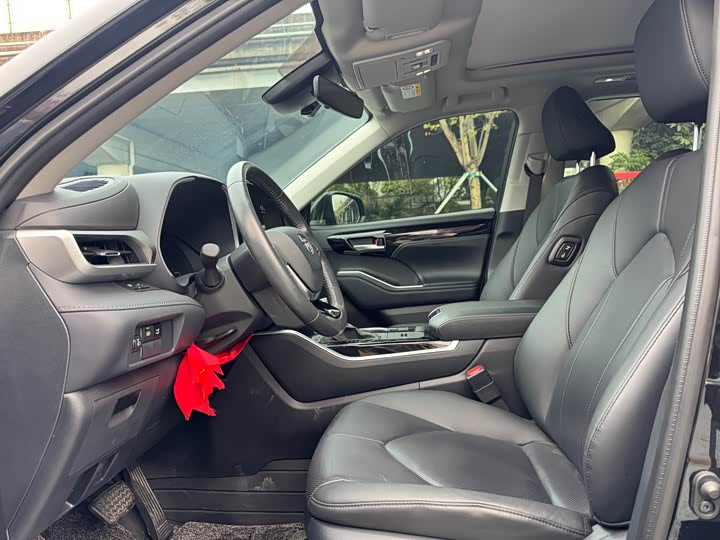 Фото 9 - Toyota Highlander