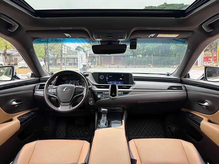 Фото 5 - Lexus ES