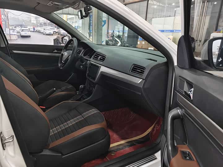 Фото 7 - Volkswagen Lavida