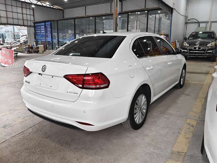 Фото 9 - Volkswagen Lavida