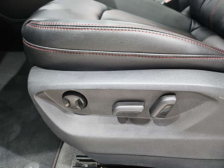 Фото 9 - Audi Q2L