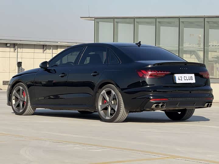 Фото 5 - Audi S4