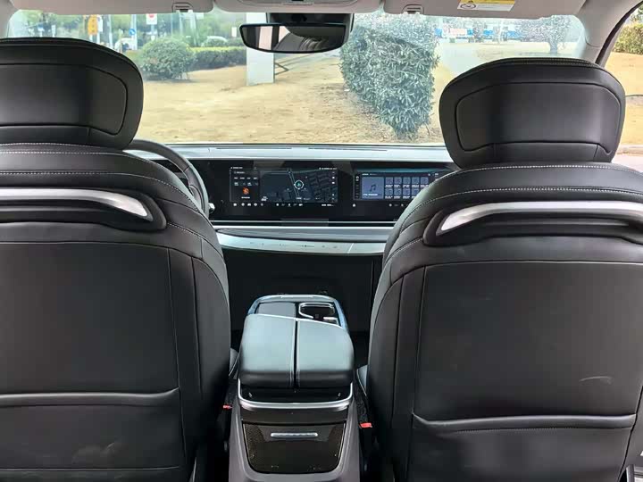 Фото 9 - Maxus Mifa 9